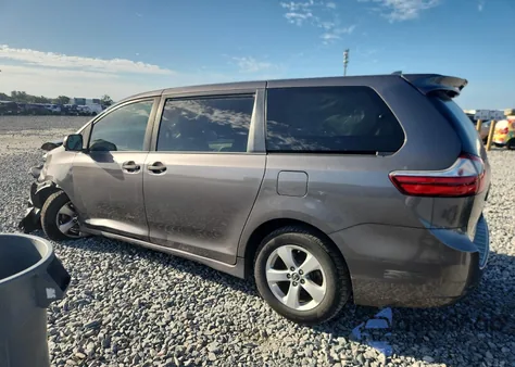 2019 Toyota Sienna z USA, uszkodzony, nr VIN 5TDZZ3DC8KS016854